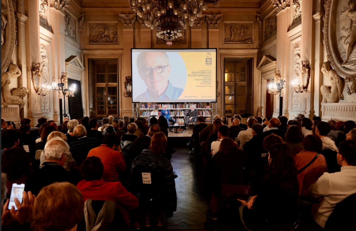 David Grossman chiude Radici: la scrittura come antidoto all'odio e mappa dell'identità