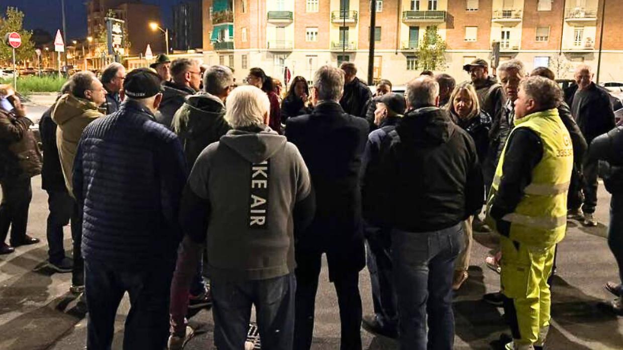 Con il cavalcavia sono spariti 100 parcheggi, commercianti in ginocchio. «Servono subito interventi del Comune»