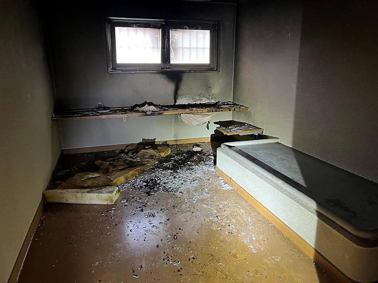 Notte di fuoco e fiamme alle Vallette. E due detenuti sono (ancora) fuori