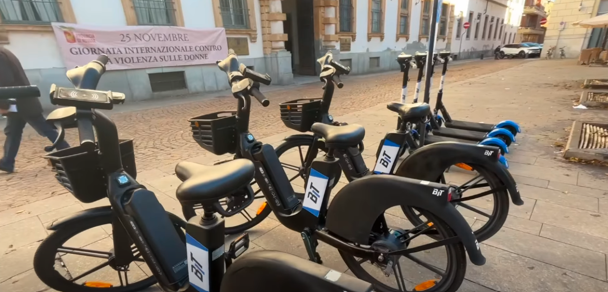 Mobilità integrata per chi vive a Novara: bici e monopattini gratis con l’abbonamento del bus