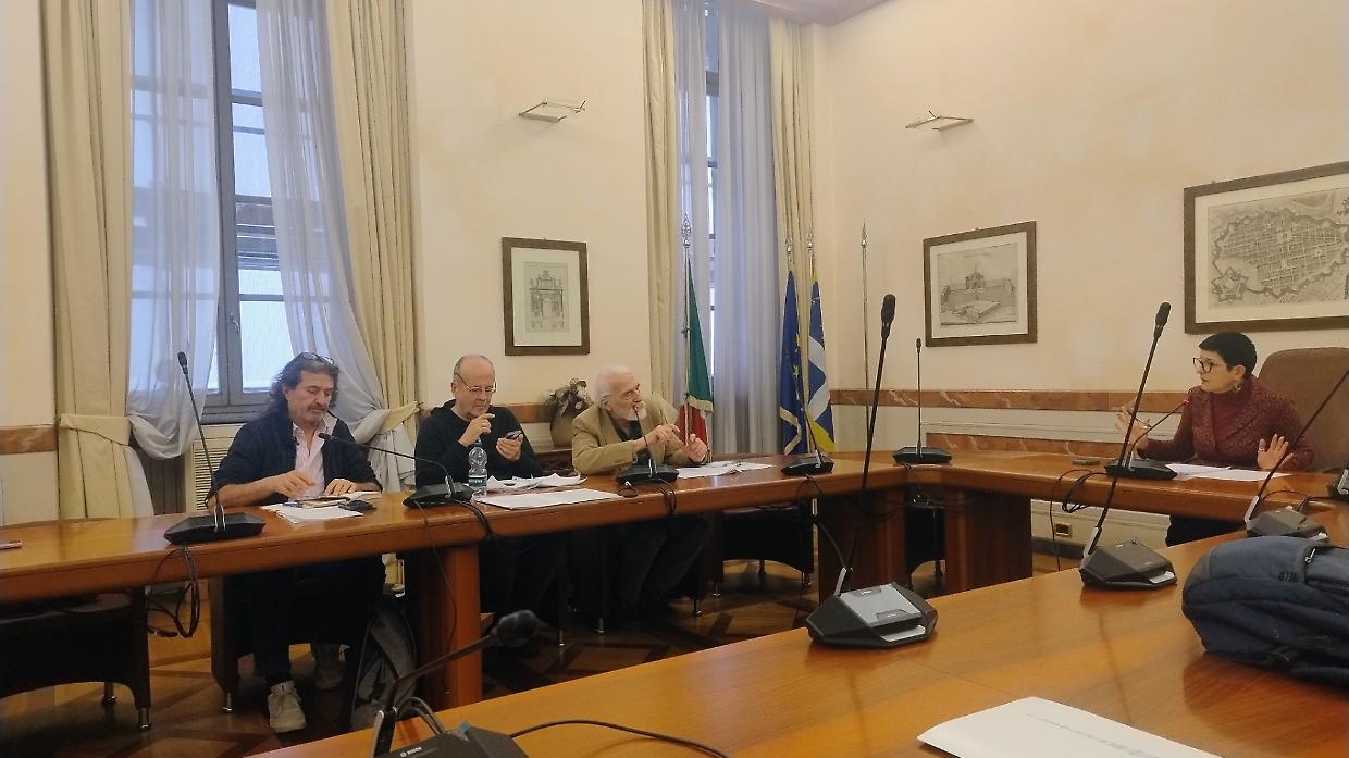 Un &ldquo;permesso&rdquo; per abbattere gli alberi, 3mila torinesi (e Geller) contro la Citt&agrave;  