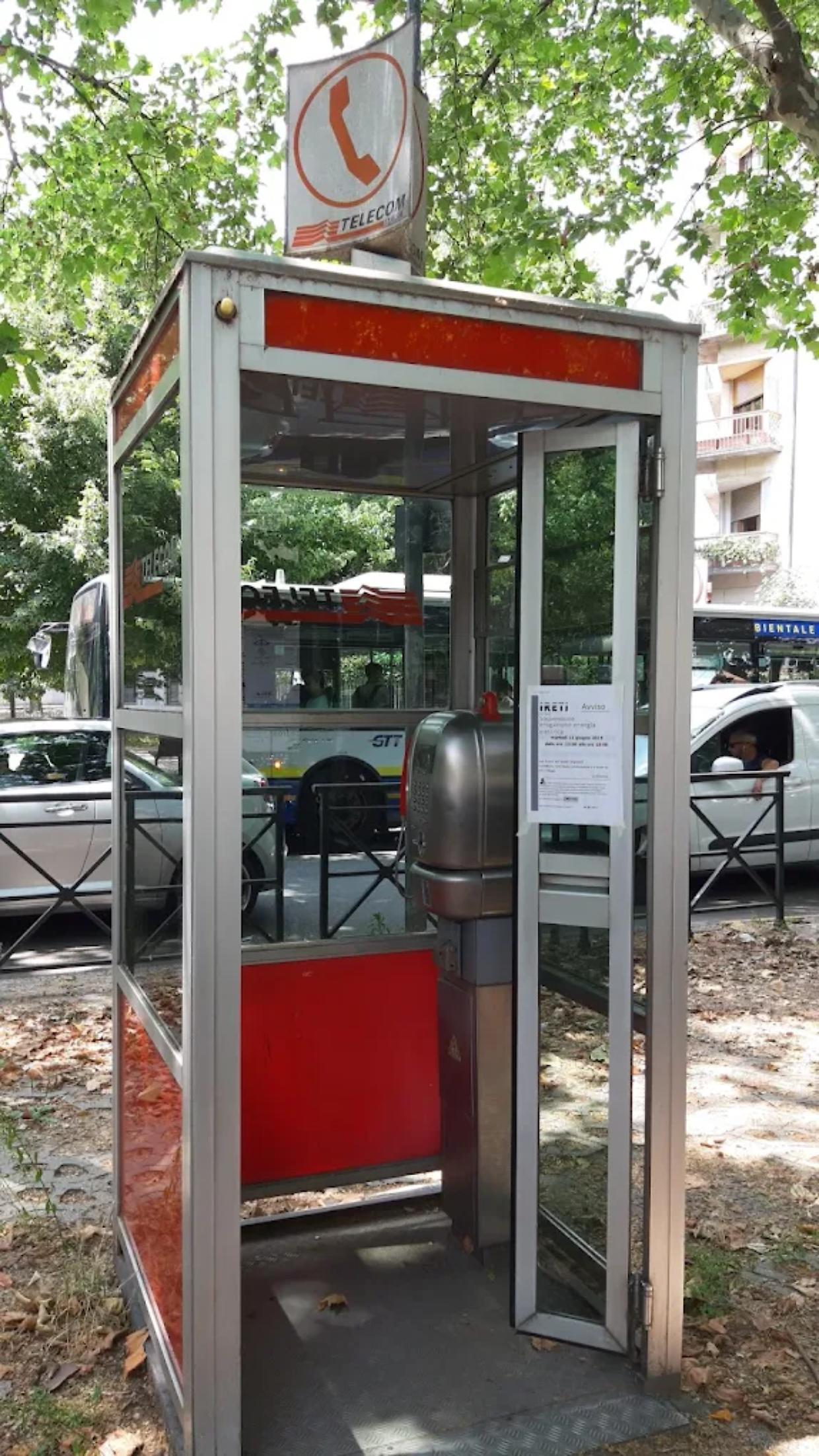 Torino dirà addio alle cabine telefoniche?