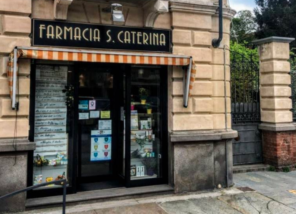 Rocca Canavese, rapina lampo in farmacia: ladro in fuga dopo aver svuotato la cassa