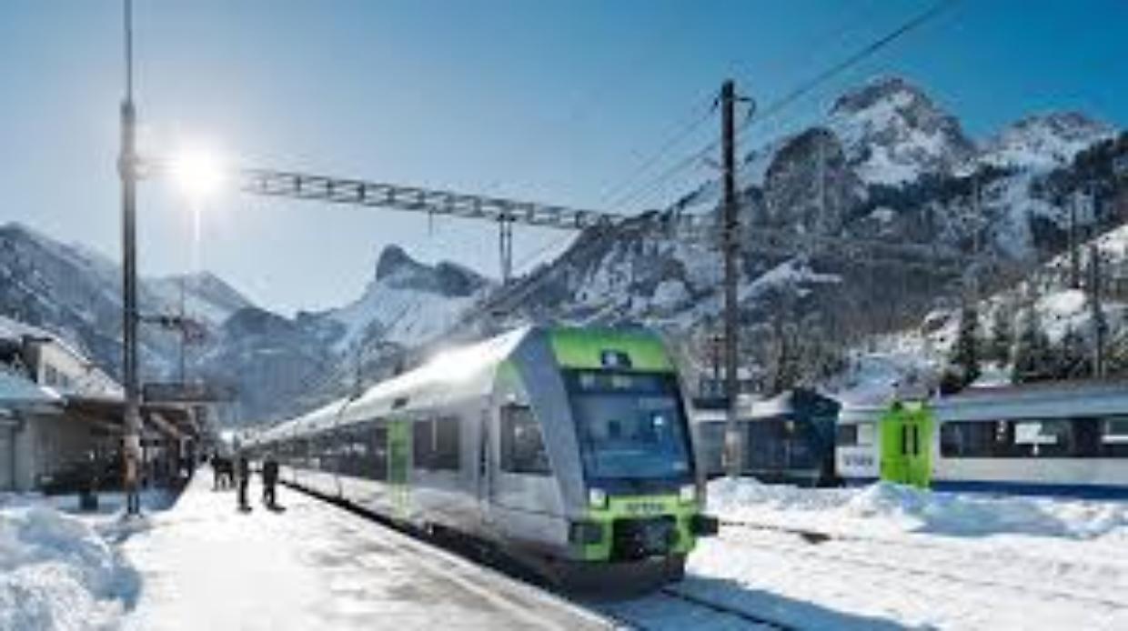Sapevi che dal Piemonte puoi raggiungere i mercatini di Natale di Berna sul trenino verde delle alpi