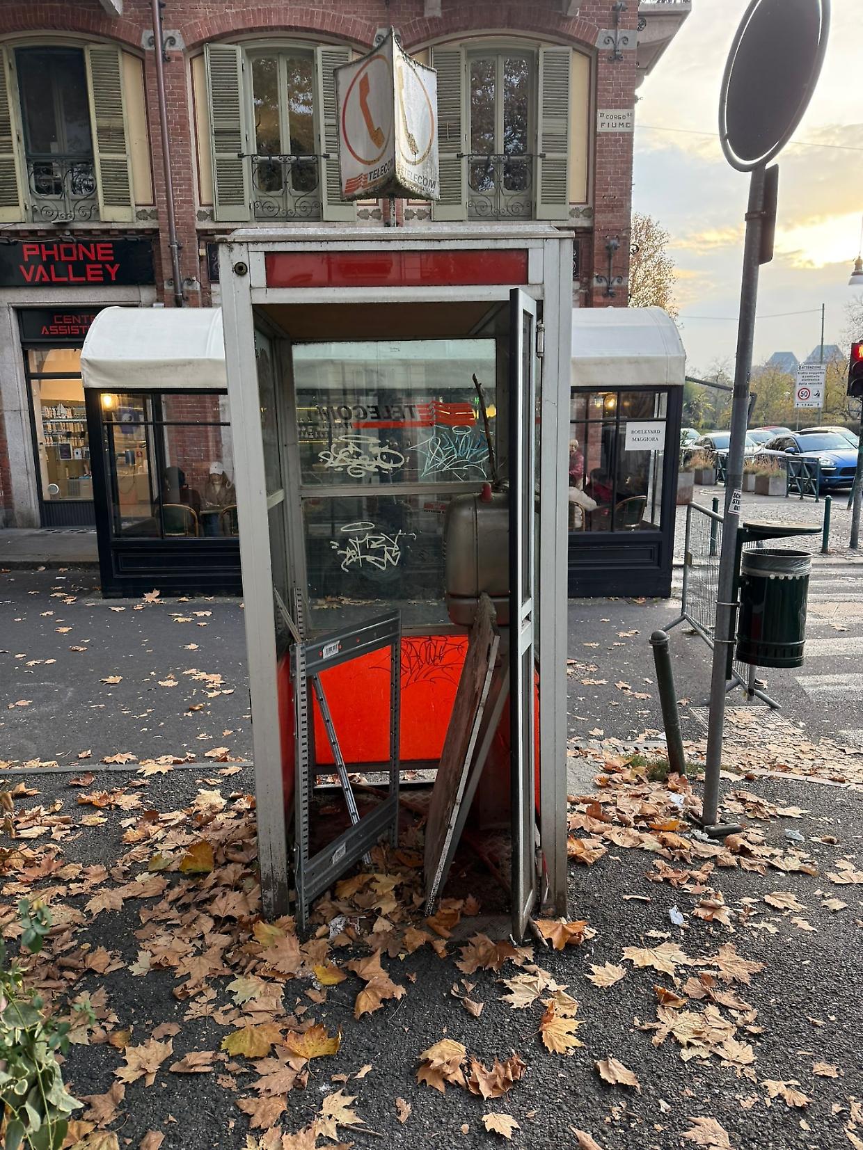 Addio alle cabine telefoniche torinesi: per la metà il destino è la demolizione