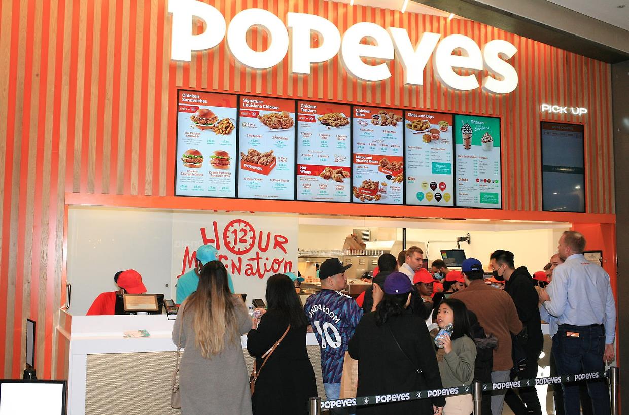 Popeyes conquista il cuore di Torino con una nuova apertura in Piazza Statuto