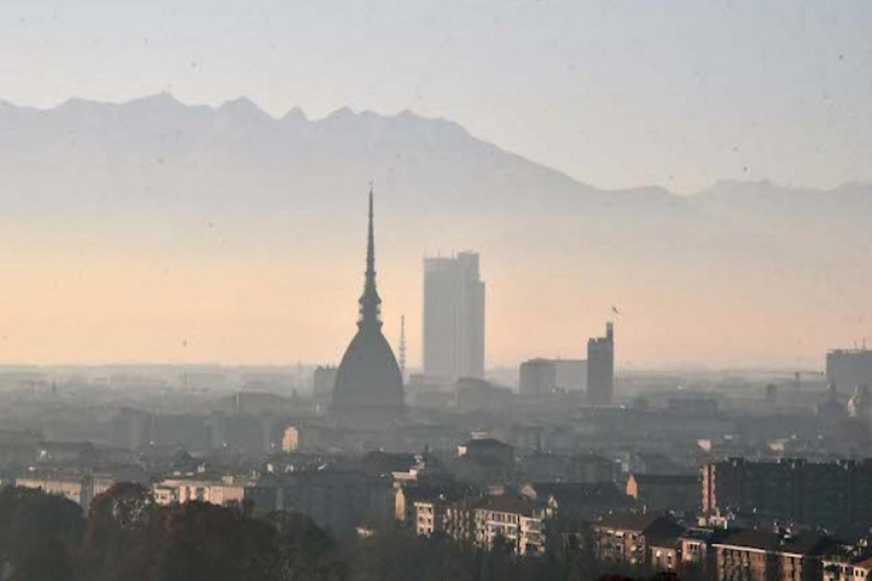 Torino soffoca con lo smog, d'estate: ozono oltre i limiti nei parchi e vicino agli ospedali