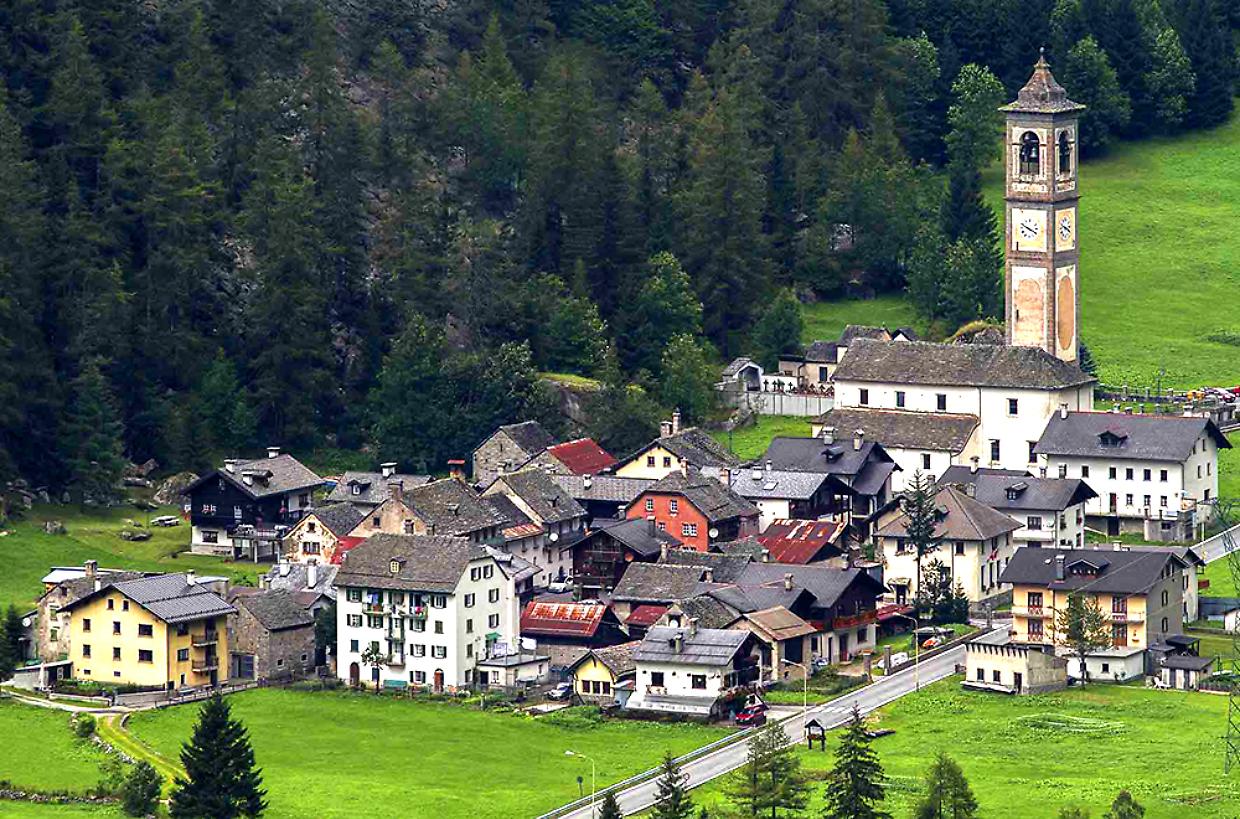 Questo è il comune più a nord del Piemonte tra cascate e paesaggi mozzafiato