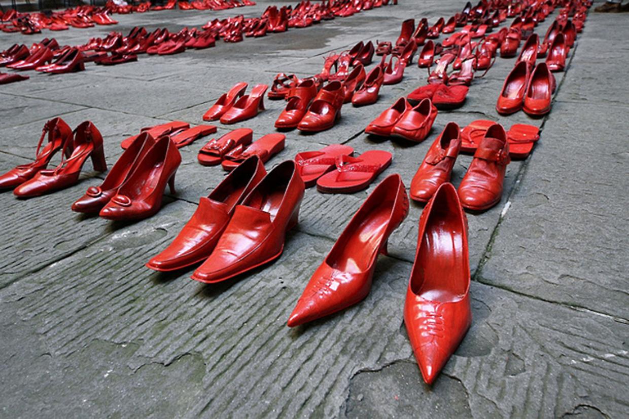 Perché le scarpe rosse sono il simbolo del 25 novembre