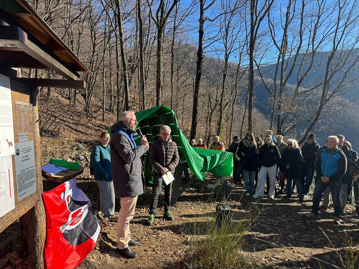 Una nuova Big Bench arriva in Val Cannobina: inaugurata la panchina gigante di Orasso