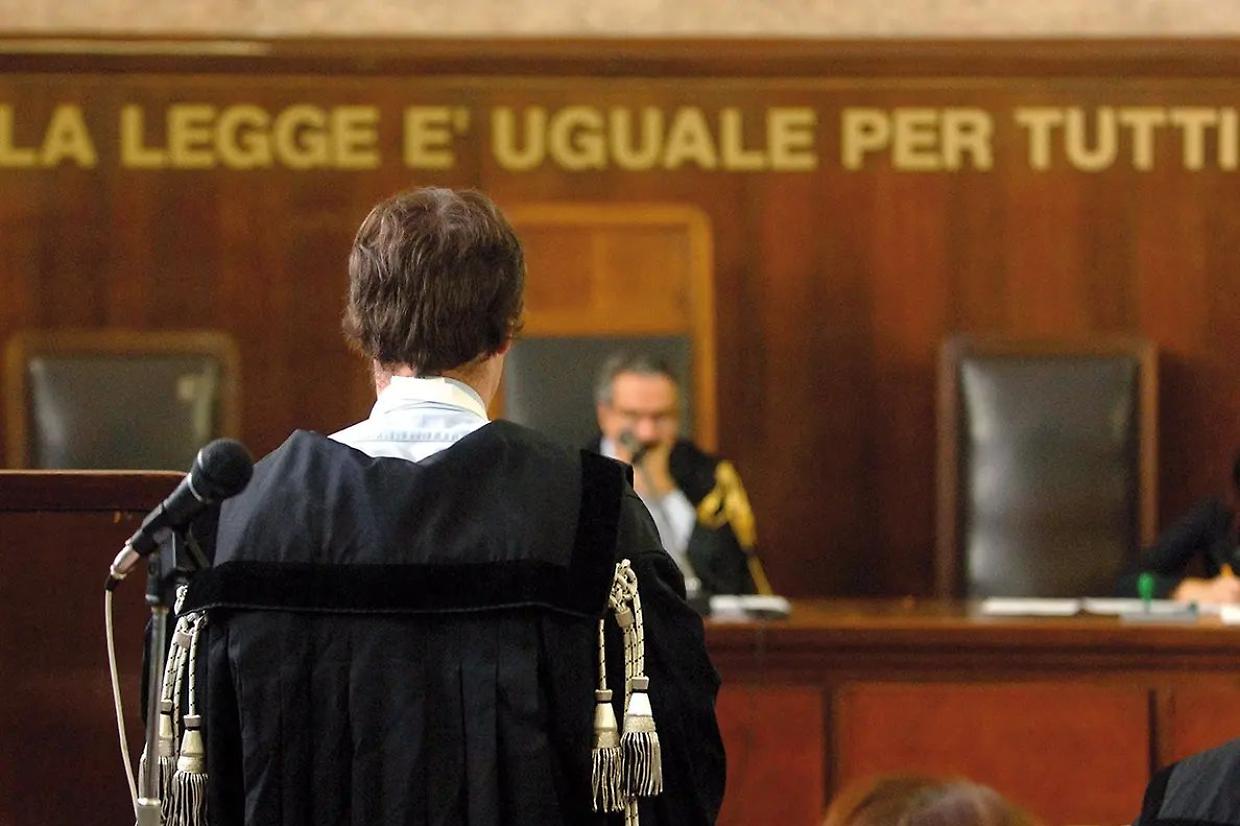 Aggressione con l’accendino, la 14enne finisce condannata a tre anni e sette mesi