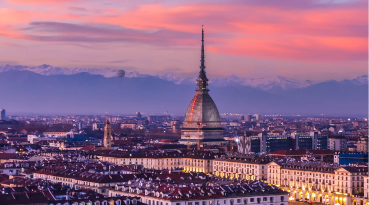 Fiocco rosso sulla Mole: quando e cosa significa