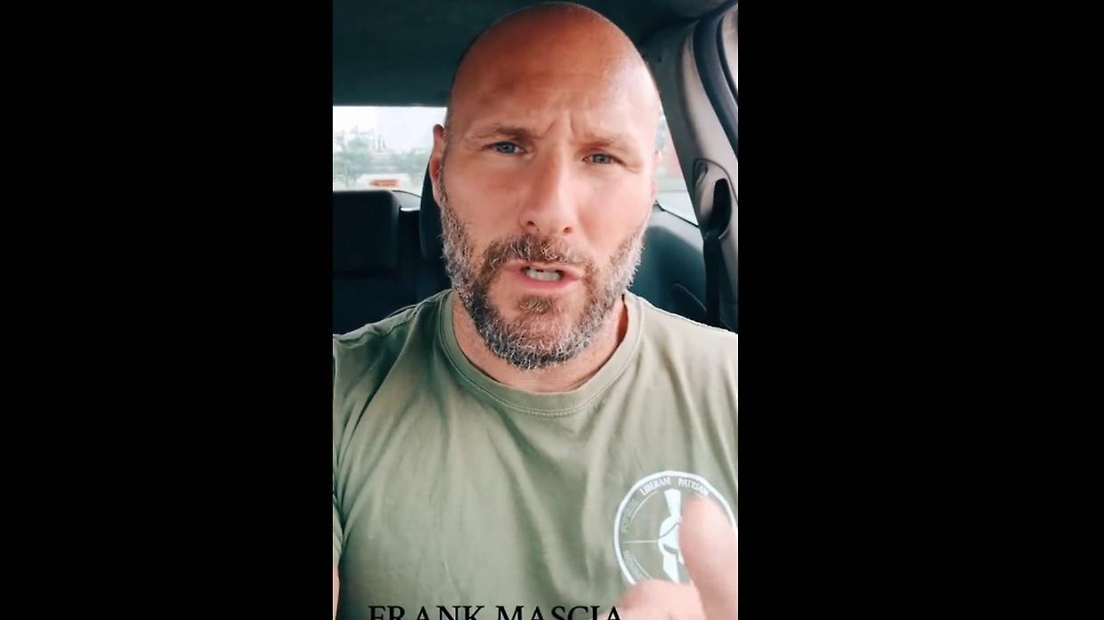 Ronde contro gli stranieri: sequestrati i profili social di Frank Mascia