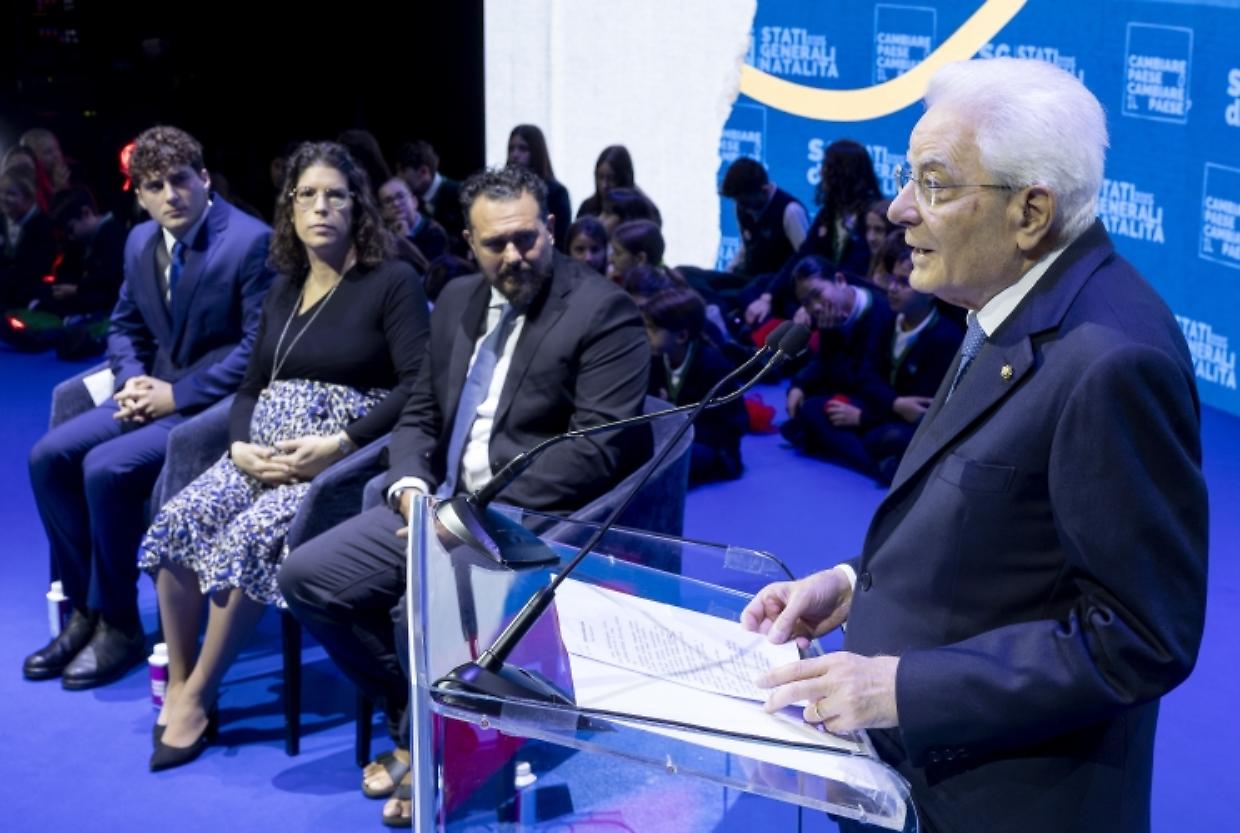 Mattarella: “Giovani in calo, serve sostegno alle famiglie e politiche efficaci”