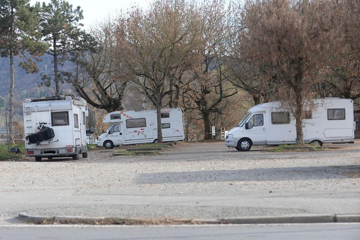 Emergenza camper a Regio Parco: “La legge esiste, ma la polizia municipale non la applica”