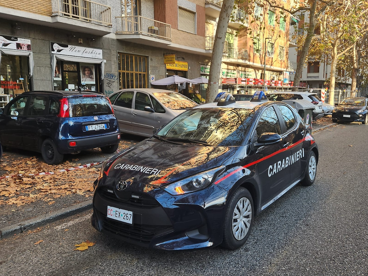 I carabinieri intervenuti dopo la rapina alla banca