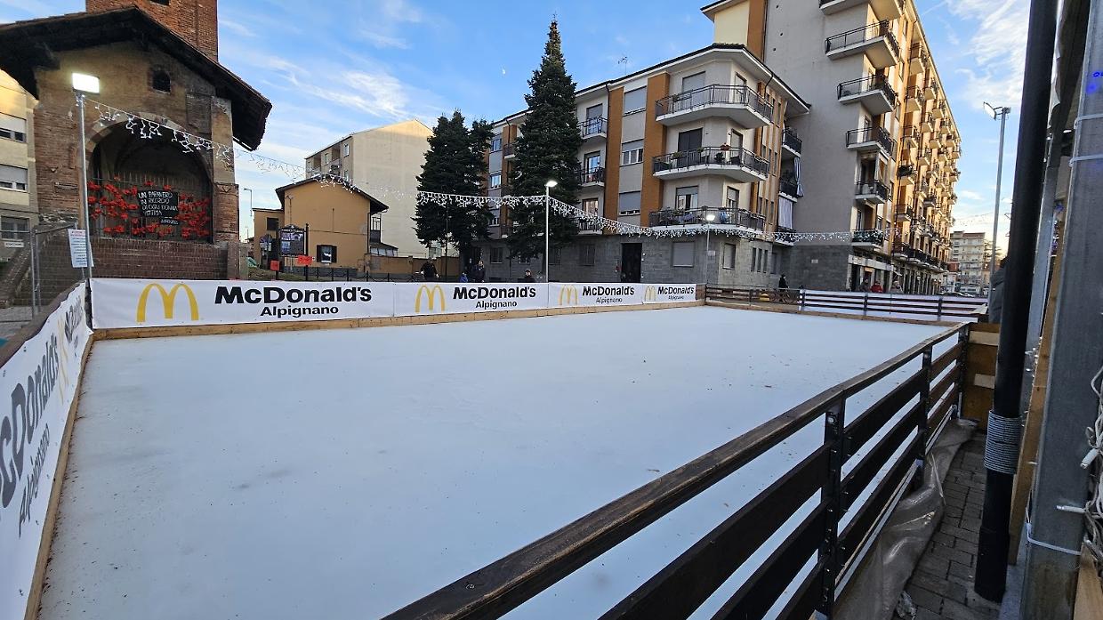 Alpignano, sabotata la nuova pista di pattinaggio poche ore dopo l’inaugurazione