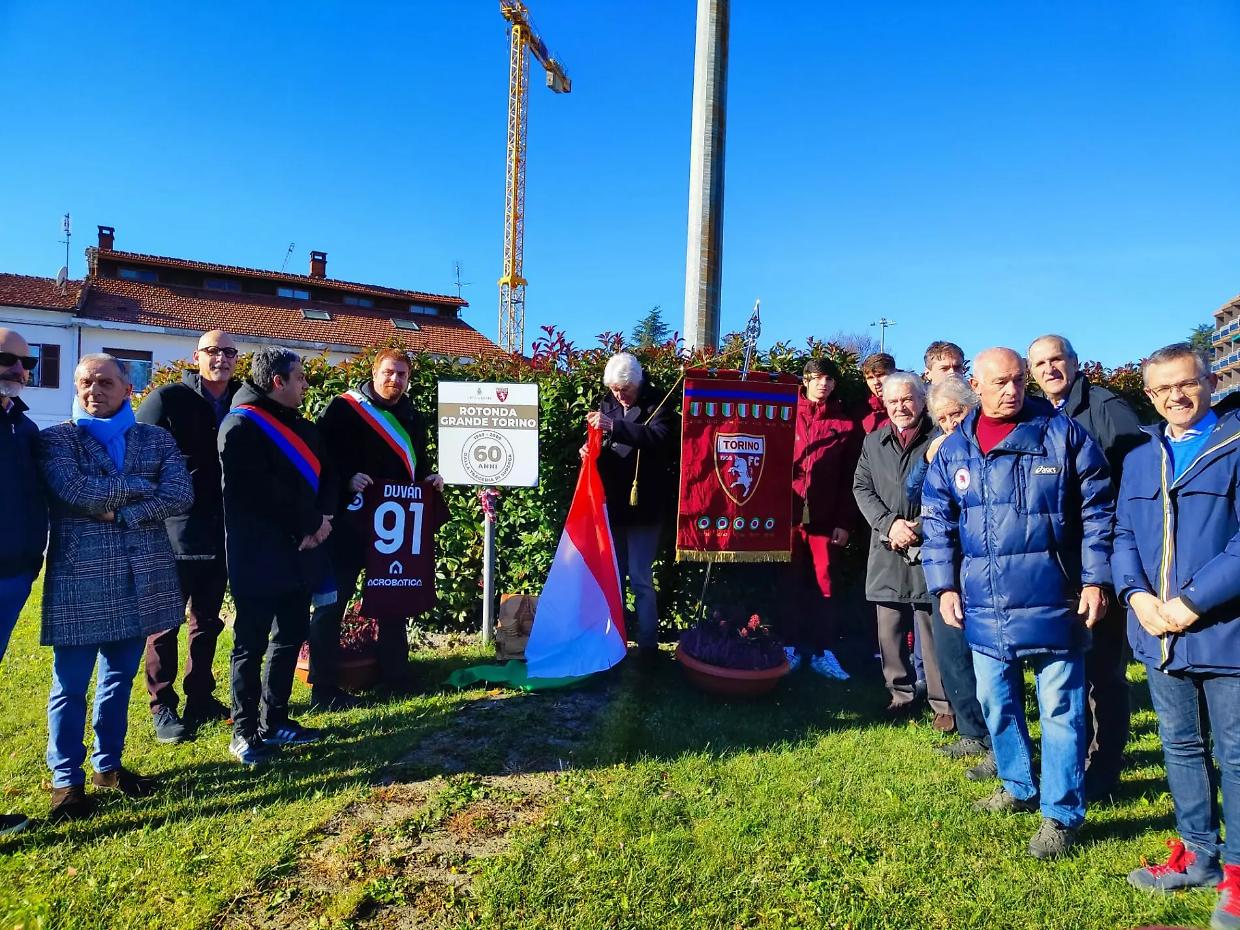 Rivoli, inaugurata la nuova targa dedicata al Grande Torino in Largo Susa