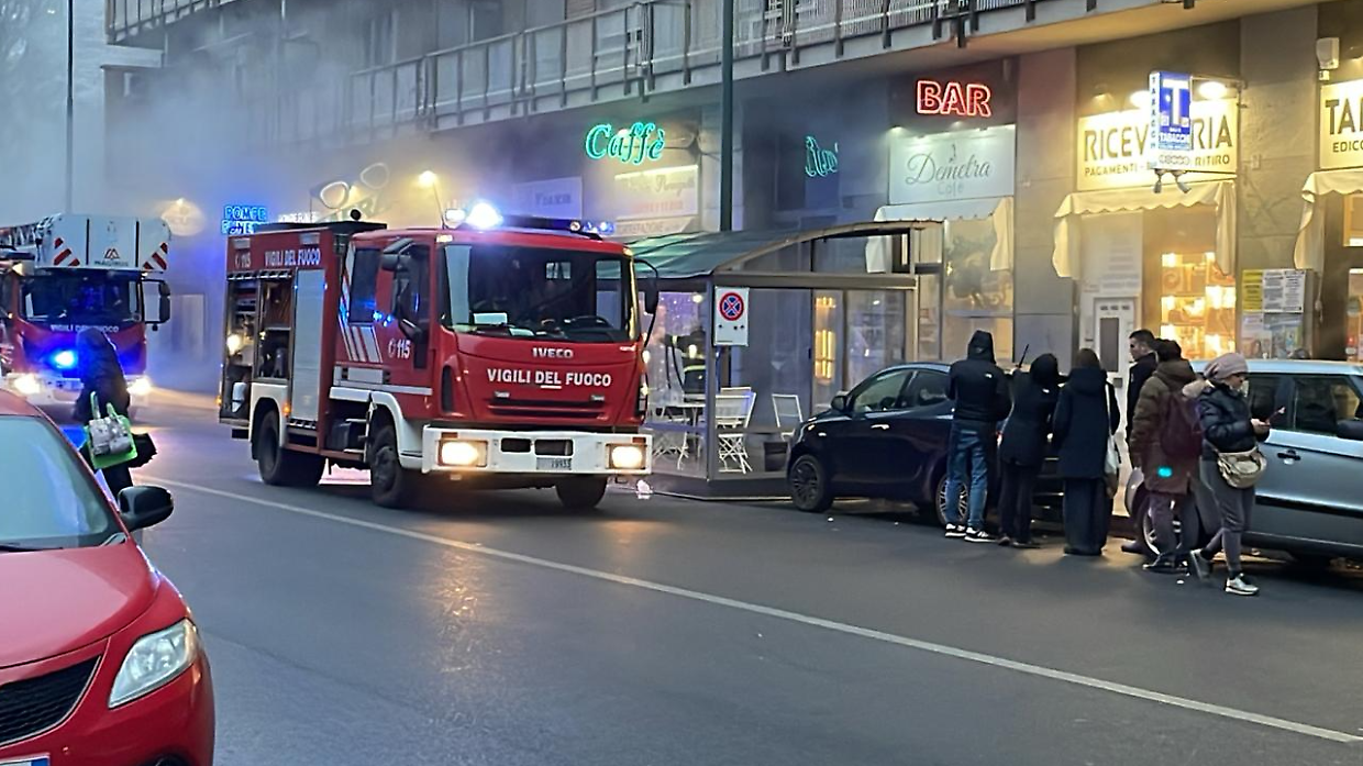 I pompieri sul luogo dell'incendio