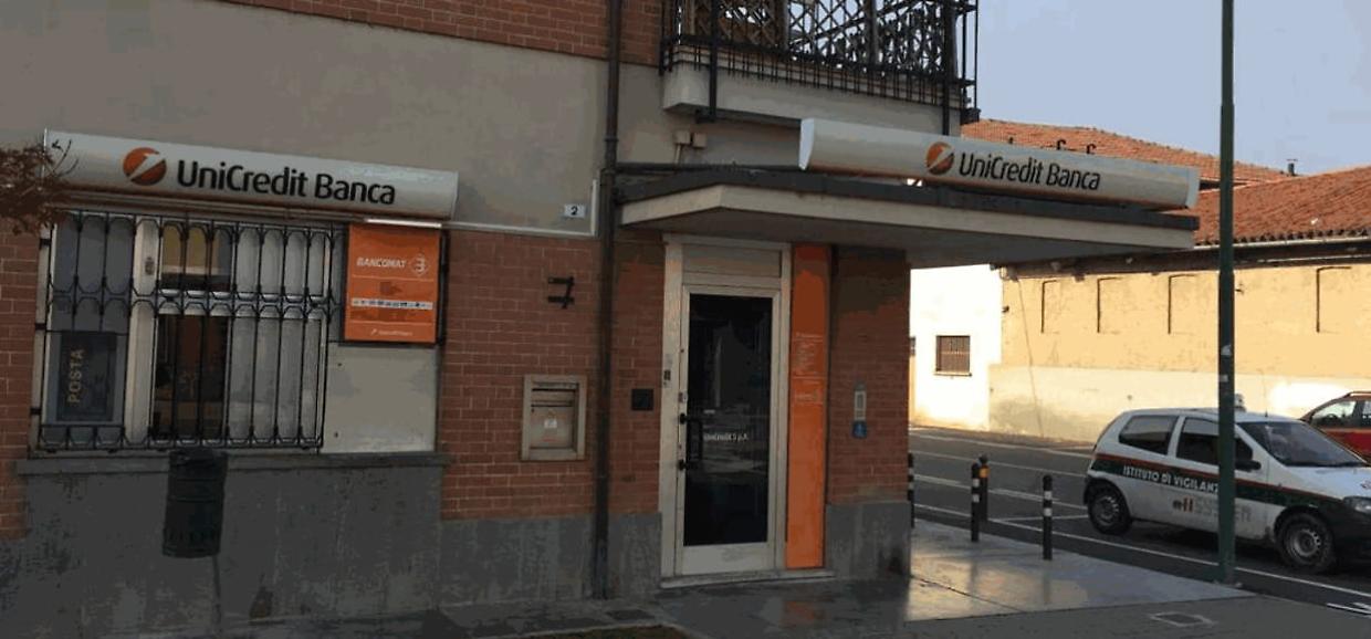 Esplosione a Volvera: la banda fa saltare il bancomat e fugge con il bottino