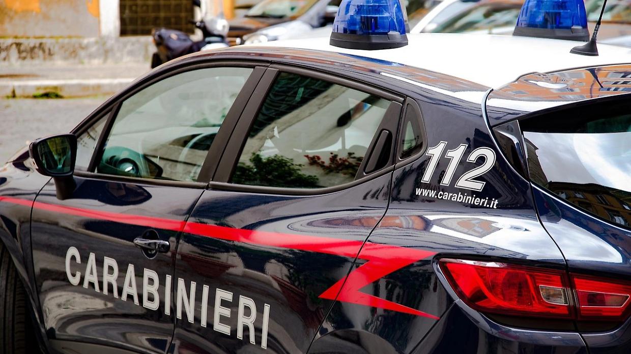 Caluso, rissa in piazza per una parola di troppo: tre denunciati per rissa
