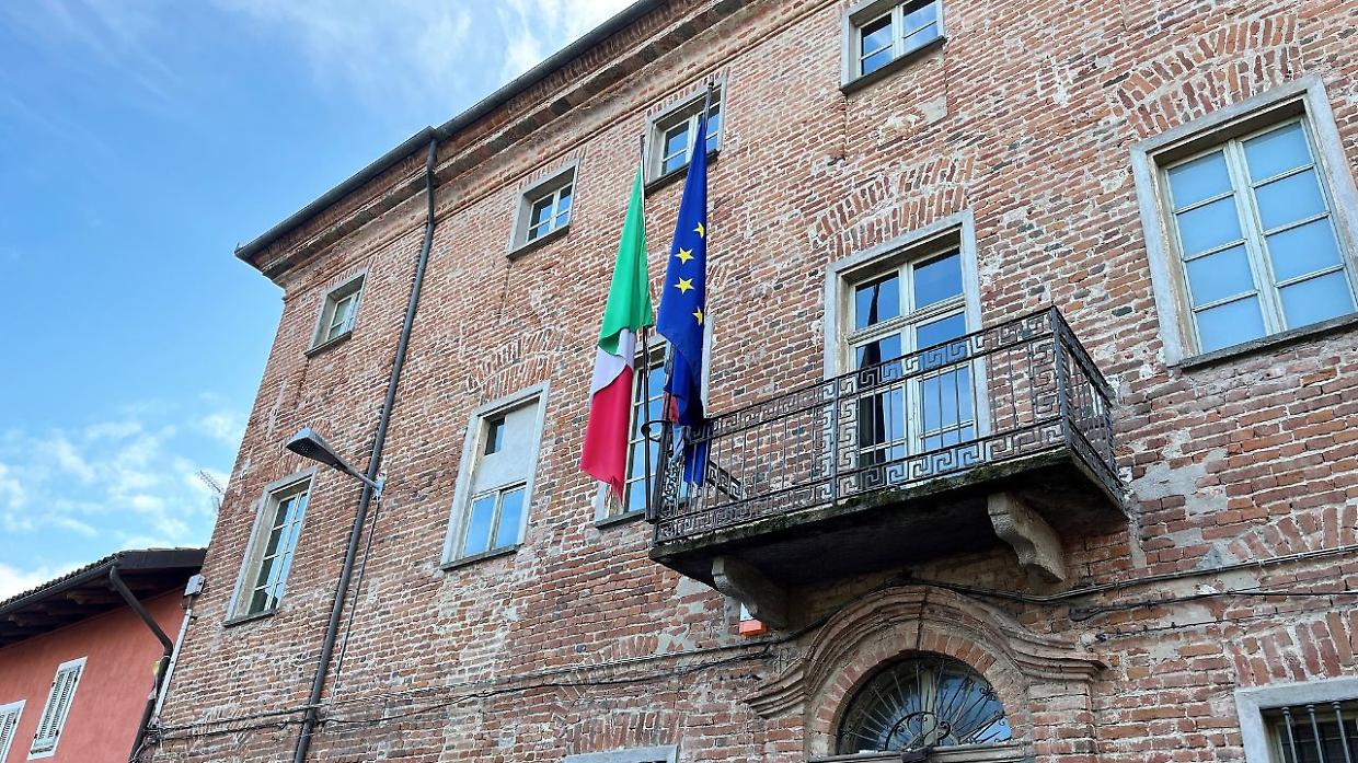 Brusasco, riapre Palazzo Ellena: il parco rinasce tra cantiere e meridiane dedicate a Mario Tebenghi