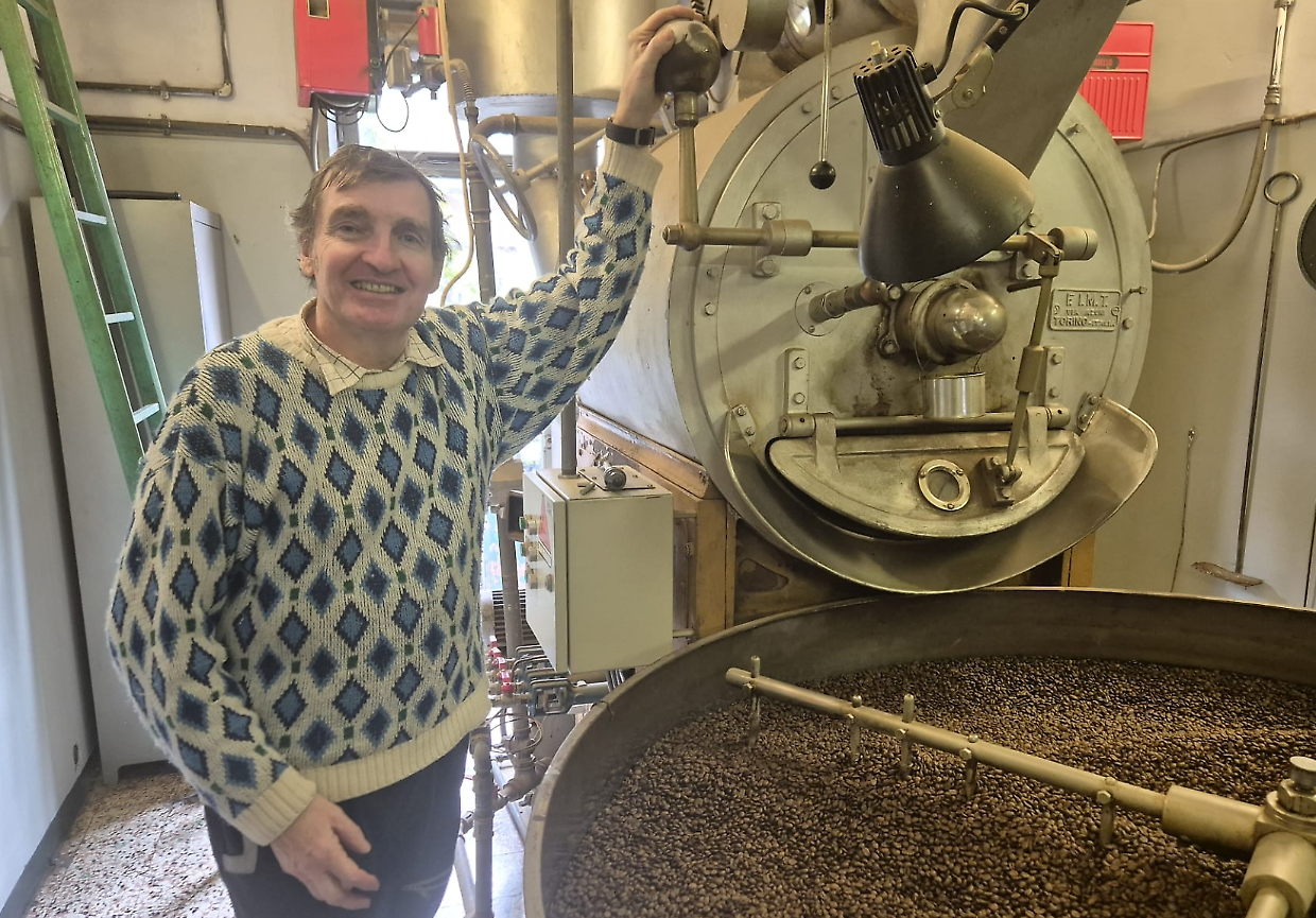 Maurizio Putto, 61 anni, nella torrefazione di Città Giardino