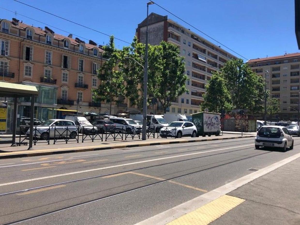 A Nizza Millefonti parcheggiare diventa un grosso problema