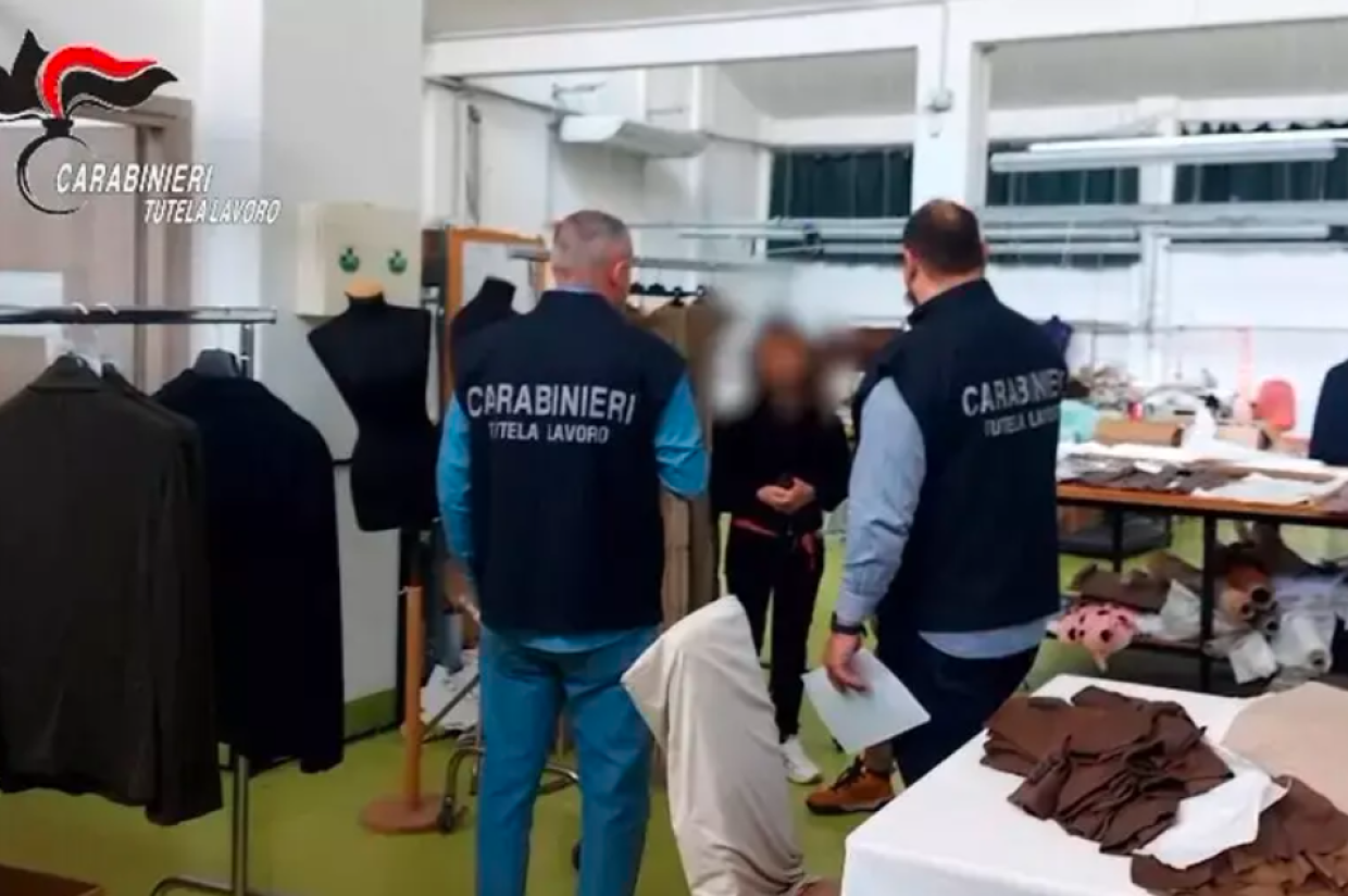 Tredici marchi del lusso nel mirino per caporalato: blitz dei carabinieri da Gucci, Prada, Versace e D&G