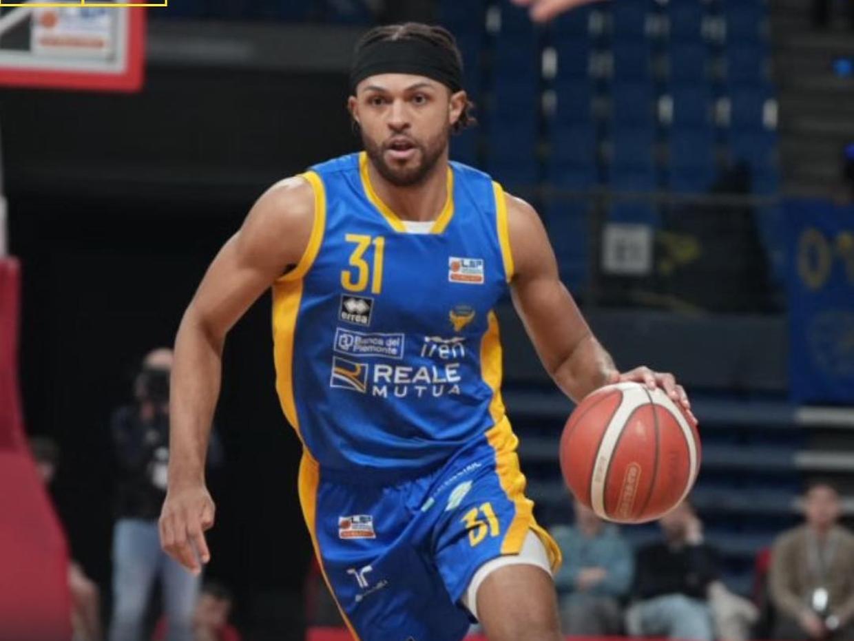 La Reale Mutua al Pala Gianni Asti contro la Sebastiani Rieti dell'ex coach Franco Ciani