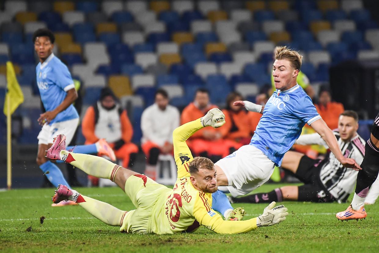 Juve, Spalletti che fai? Toglie Yildiz e consegna la vittoria al Napoli 