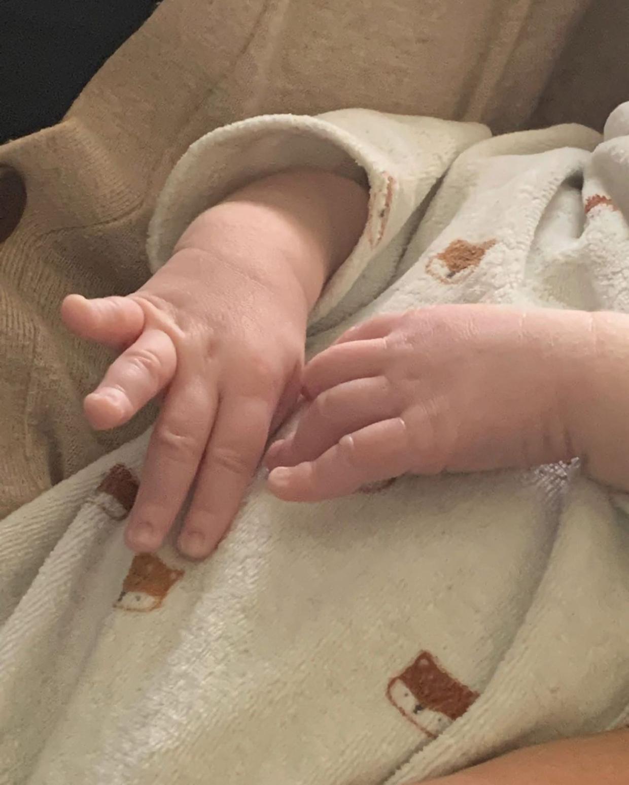 Lucia aveva due mesi e si è spenta sull'A5: la Procura apre un fascicolo per omicidio