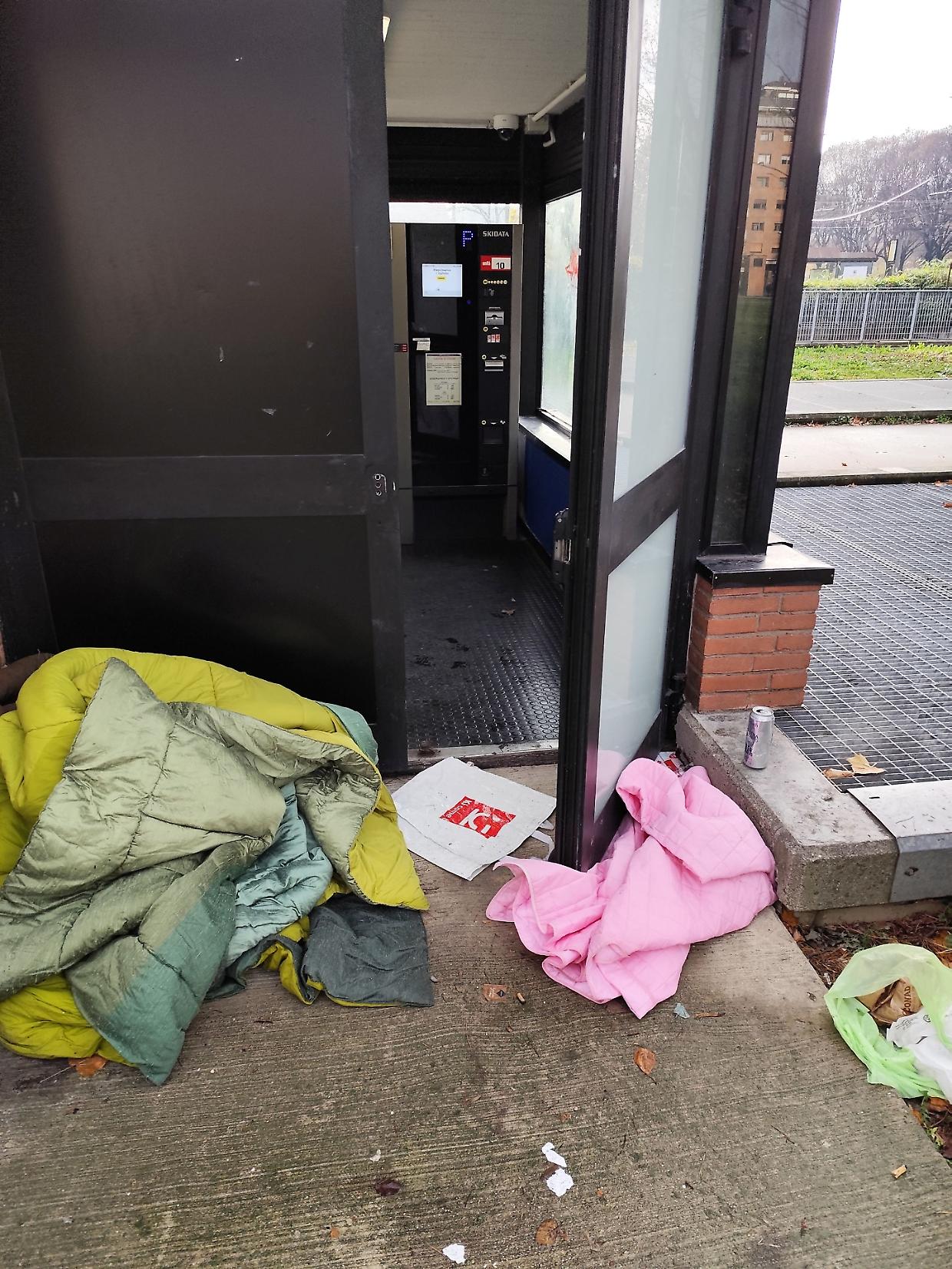 Area fuori controllo e parcheggio sempre aperto: "Dov’è la sicurezza?"