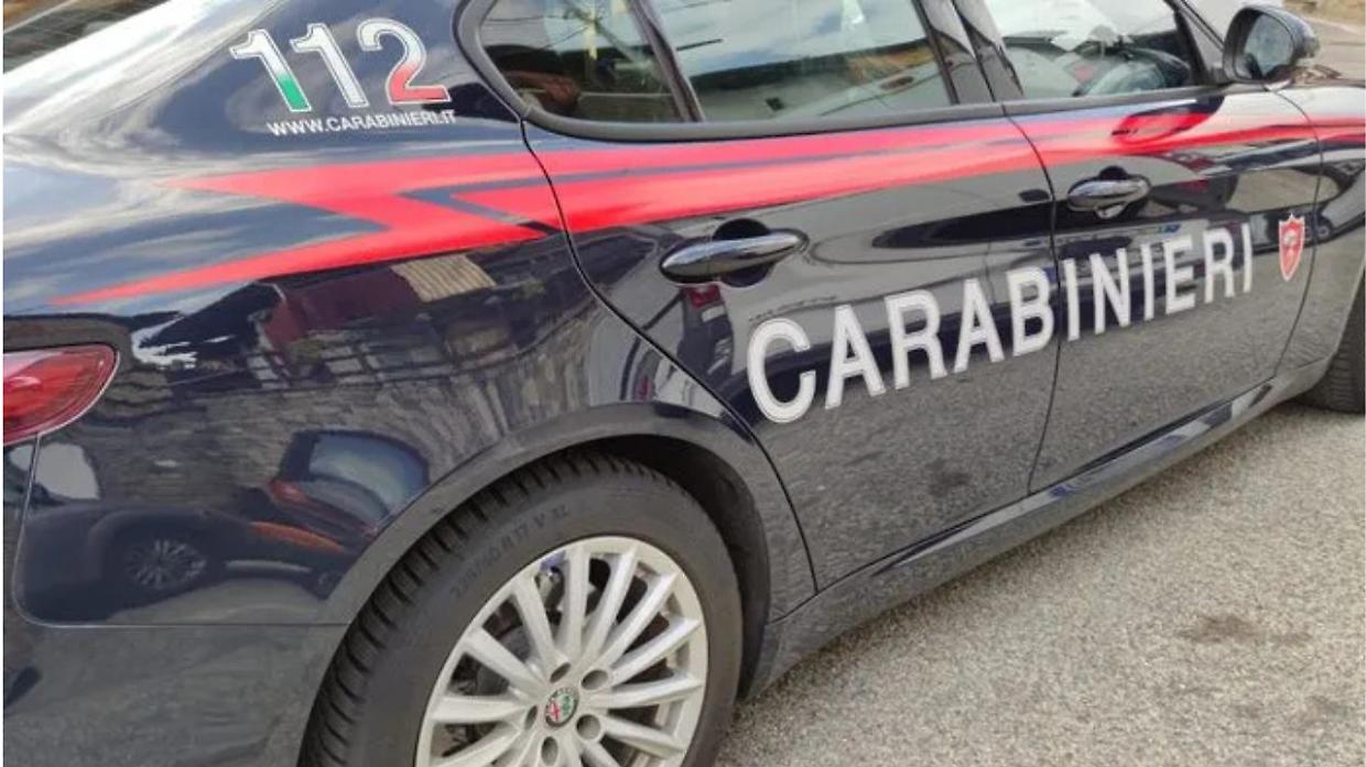 Uomo di 65 anni nasconde 5 chili di cocaina nel bocchettone dell’auto: arrestato dai carabinieri
