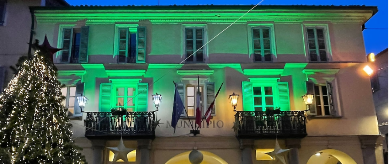 Gassino Torinese “illumina la speranza”: il Municipio si tinge di verde e azzurro per la NPF
