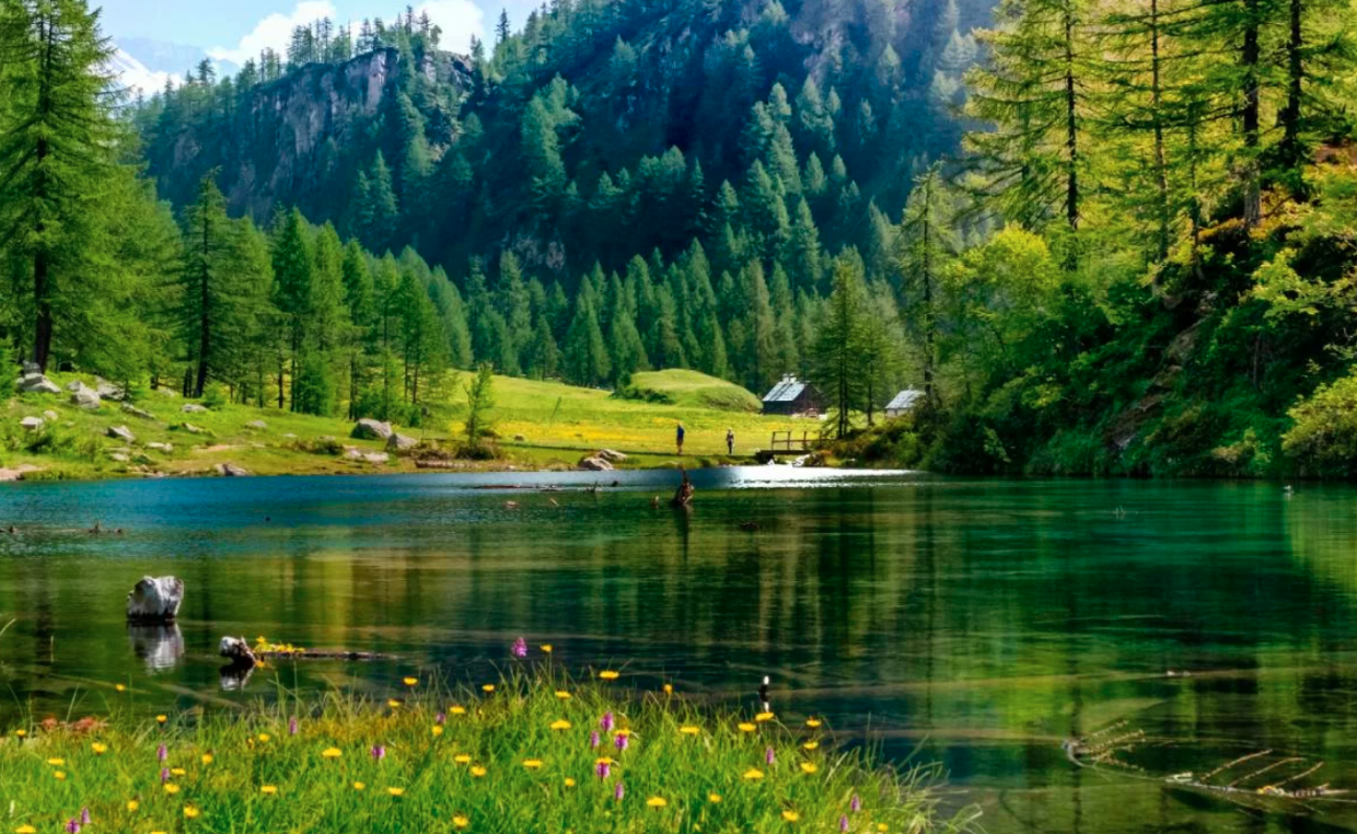La storia mai raccontata del Lago delle Streghe: lo specchio d'acqua più misterioso del Piemonte