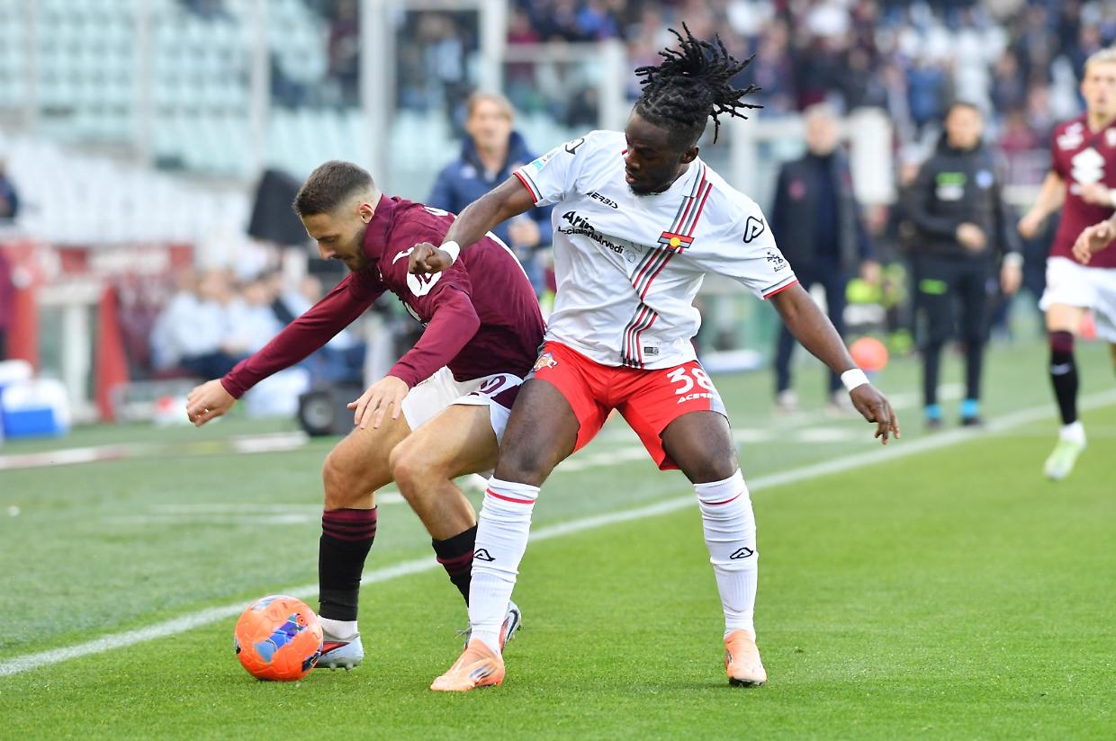 Un duello tra Vlasic e Bondo in Toro-Cremonese