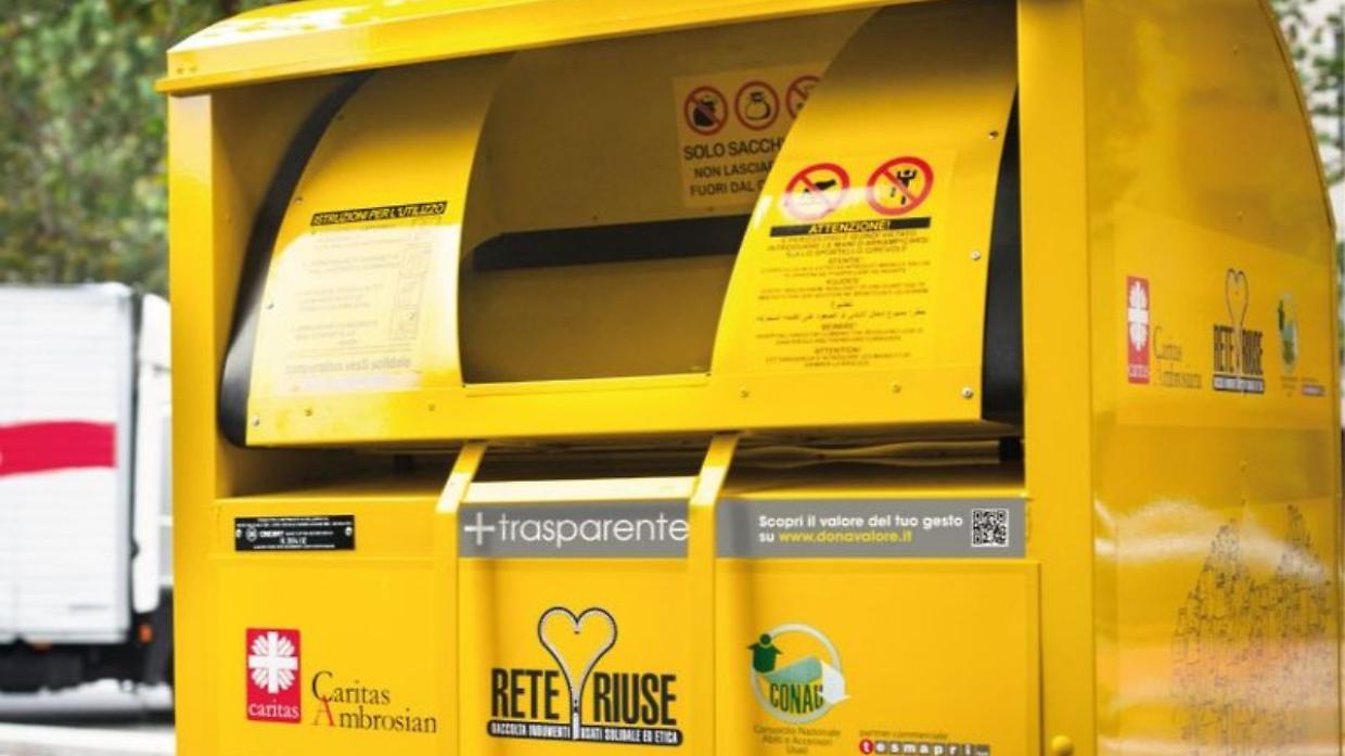 Abiti usati, i cassonetti spariscono a Cigliano e Saluggia: il vuoto che pesa su ambiente e comunit&agrave;