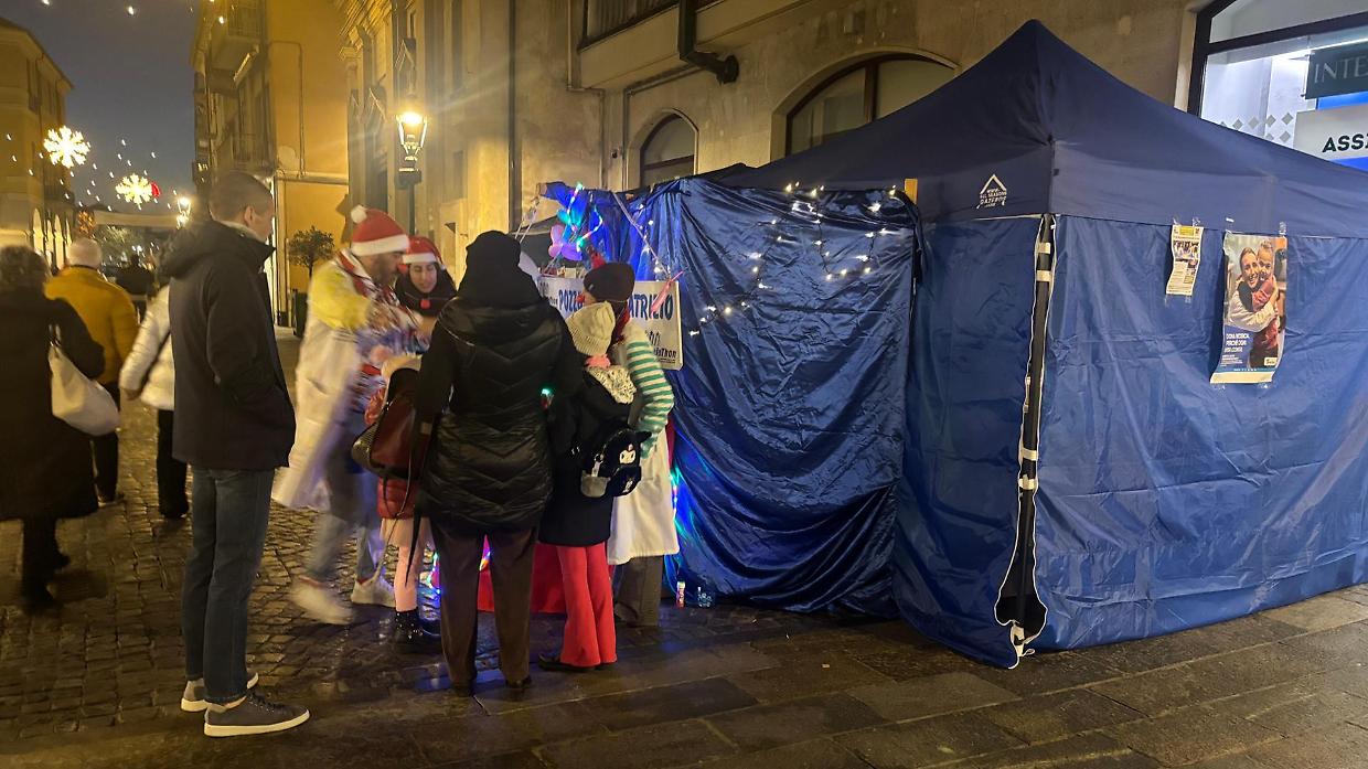 Chivasso, il gazebo della Telethon montato in anticipo cos&igrave; scatta la multa