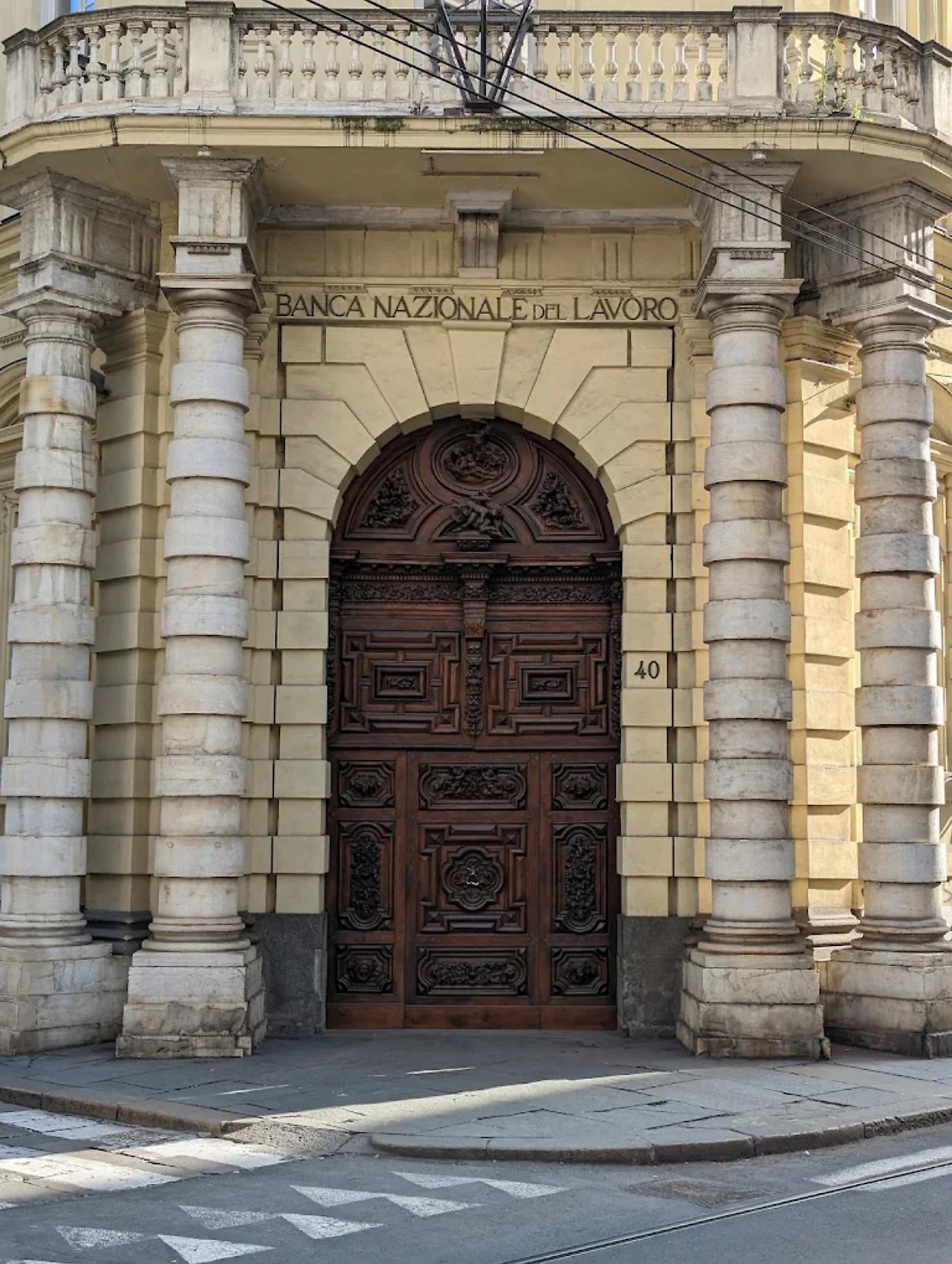 A Torino c'&egrave; il &ldquo;Portone del Diavolo&rdquo; ma molti non lo sanno