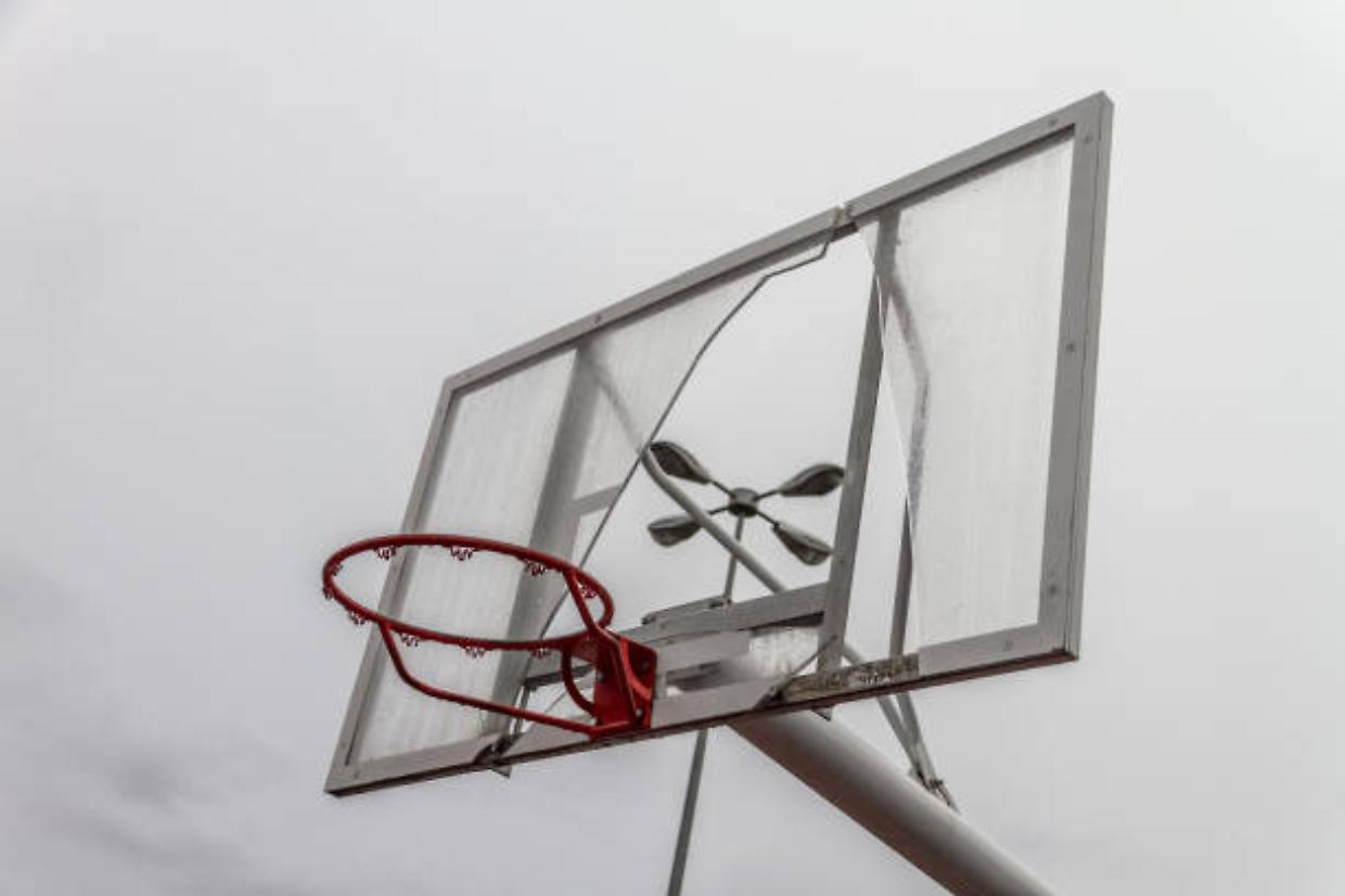 Area basket di via Rismondo, segnalate criticit&agrave; su sicurezza e manutenzione