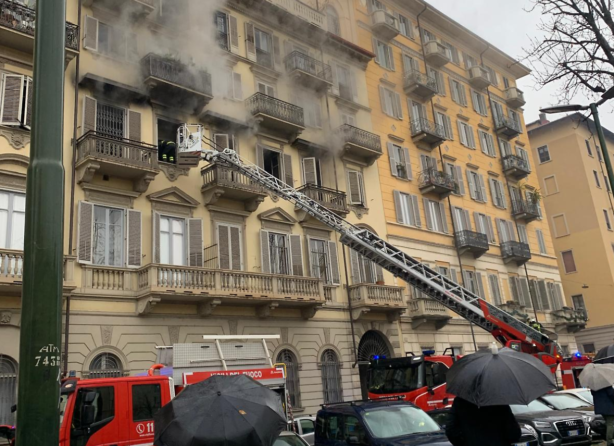 L'incendio in corso Re Umberto