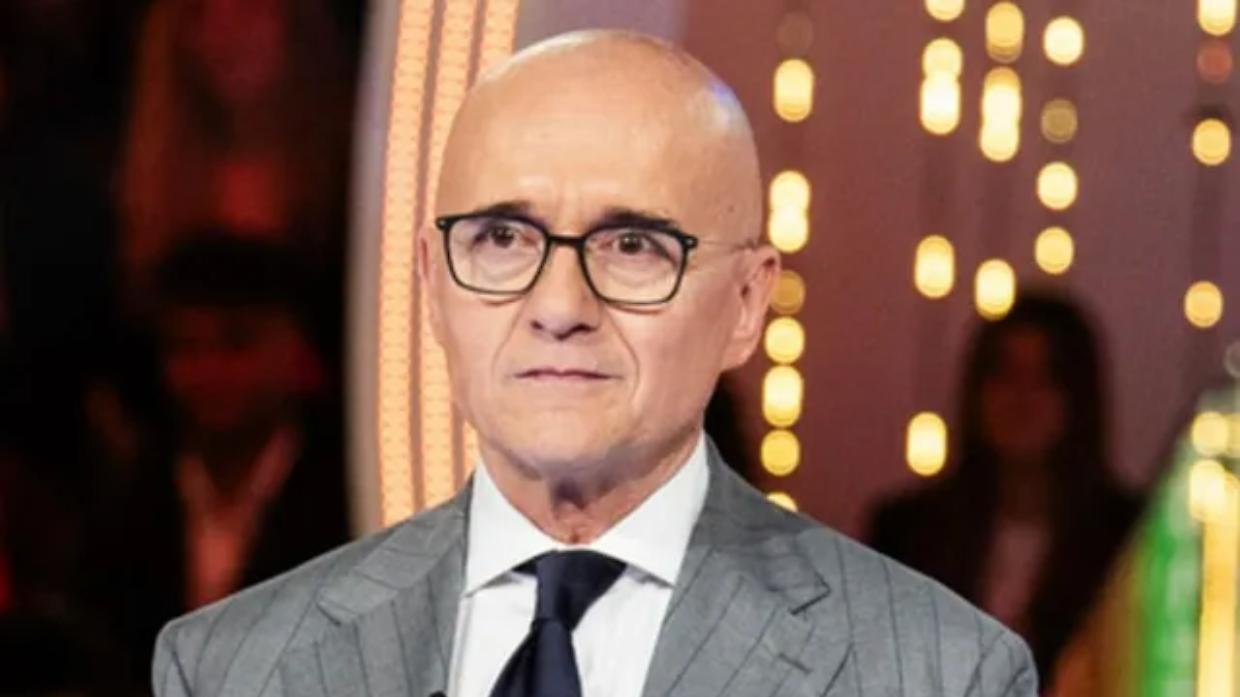 Grande Fratello, la produzione avvia verifiche dopo le accuse sul &laquo;sistema Signorini&raquo;