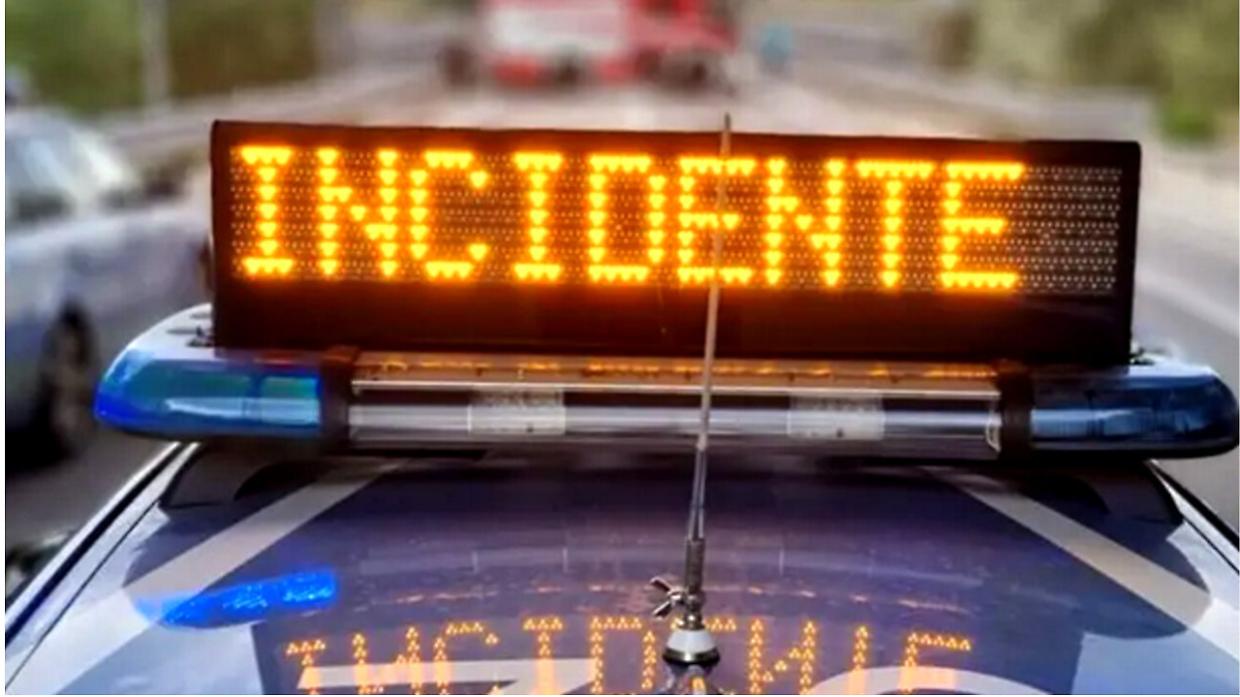 Rivarolo Canavese, urto su via Favria: Opel spinta verso la fermata del bus, nessun ferito