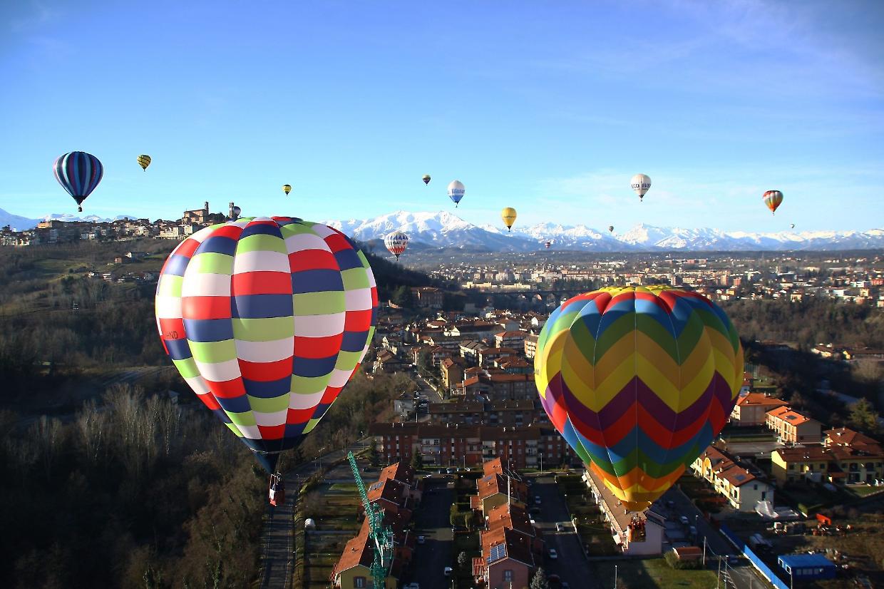 Mondov&igrave;, lo spettacolo delle mongolfiere torna a colorare il cielo dell&rsquo;Epifania