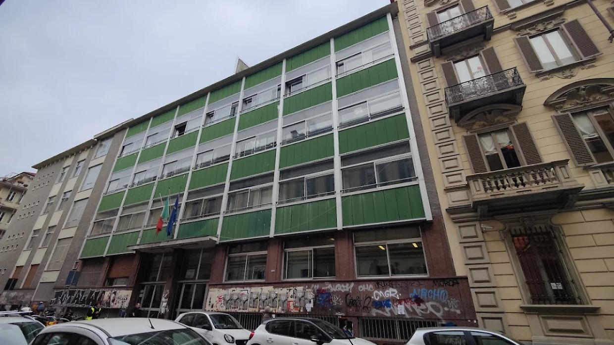 Via Juvarra, possibile stop al traffico all&rsquo;uscita del Liceo Volta: piano tra le 13.55 e le 14.15