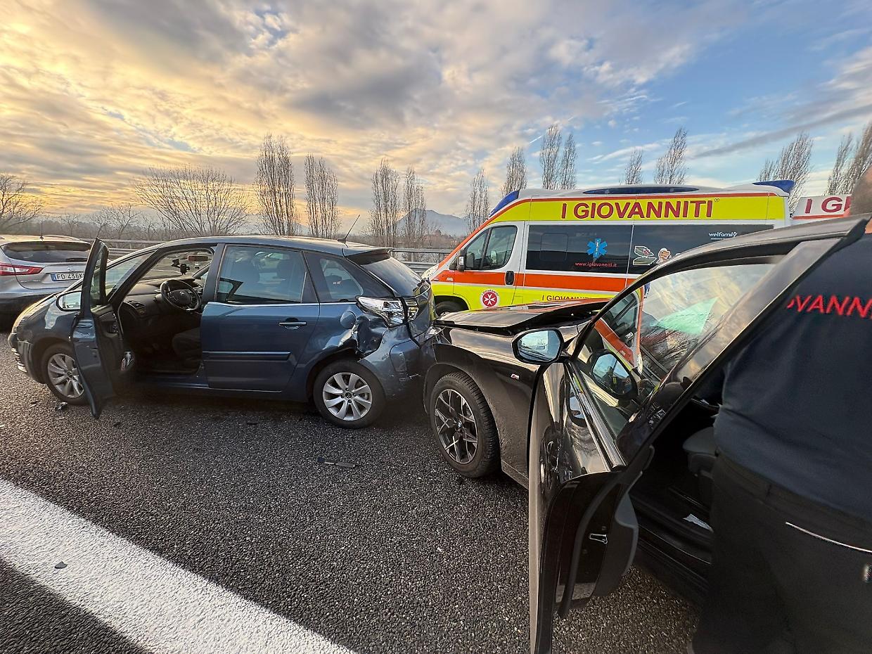 Collegno, tamponamento a catena sulla tangenziale nord: quattro auto coinvolte