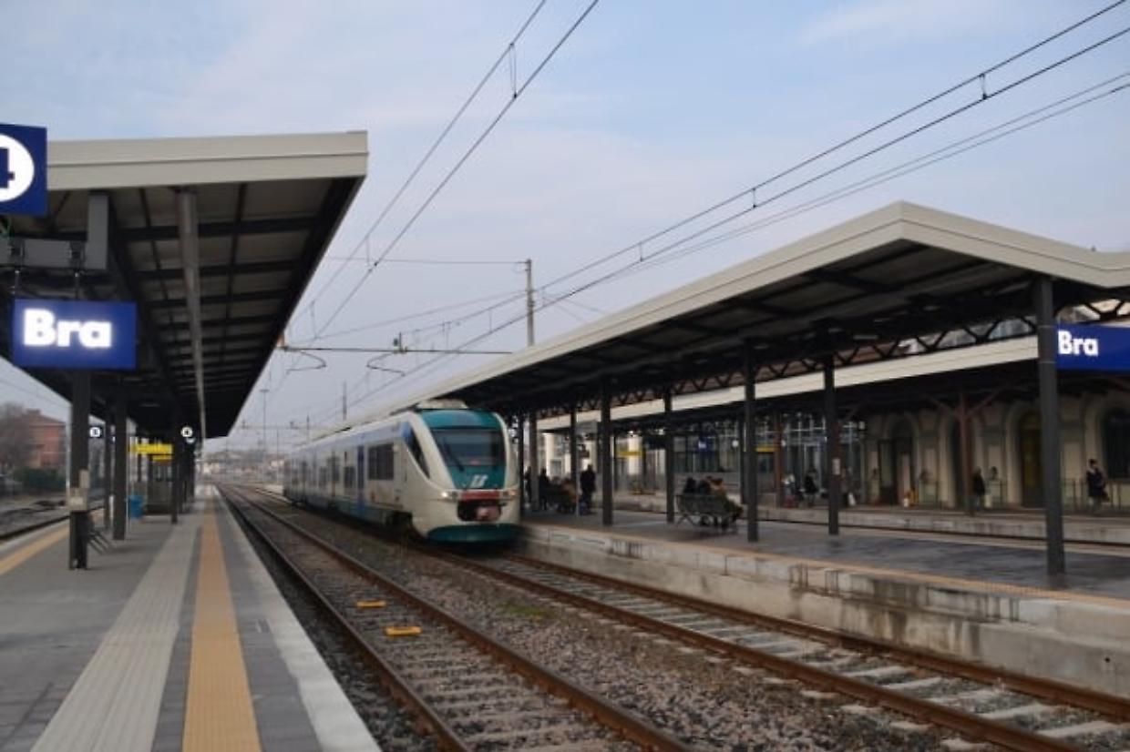 Aggressione alla stazione di Bra: trentenne allontanato con Daspo