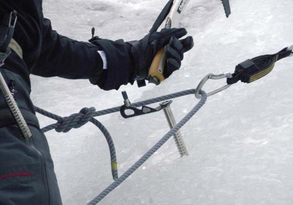 Paura a Campambiardo: scalatore colto da malore in falesia, trasportato in codice rosso 