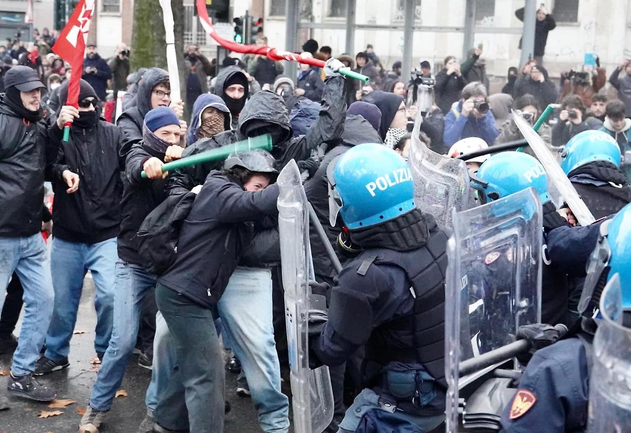 Gli scontri post-sgombero di Askatasuna